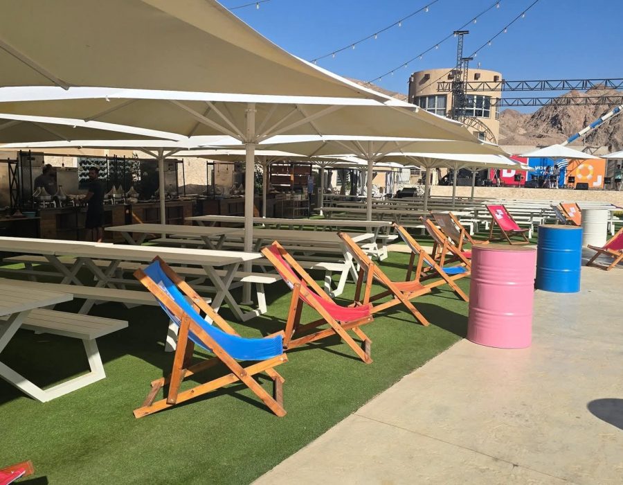 חבית ורוד וכסא תאלנדי