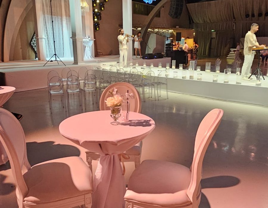 כיסא לואי לבן בר