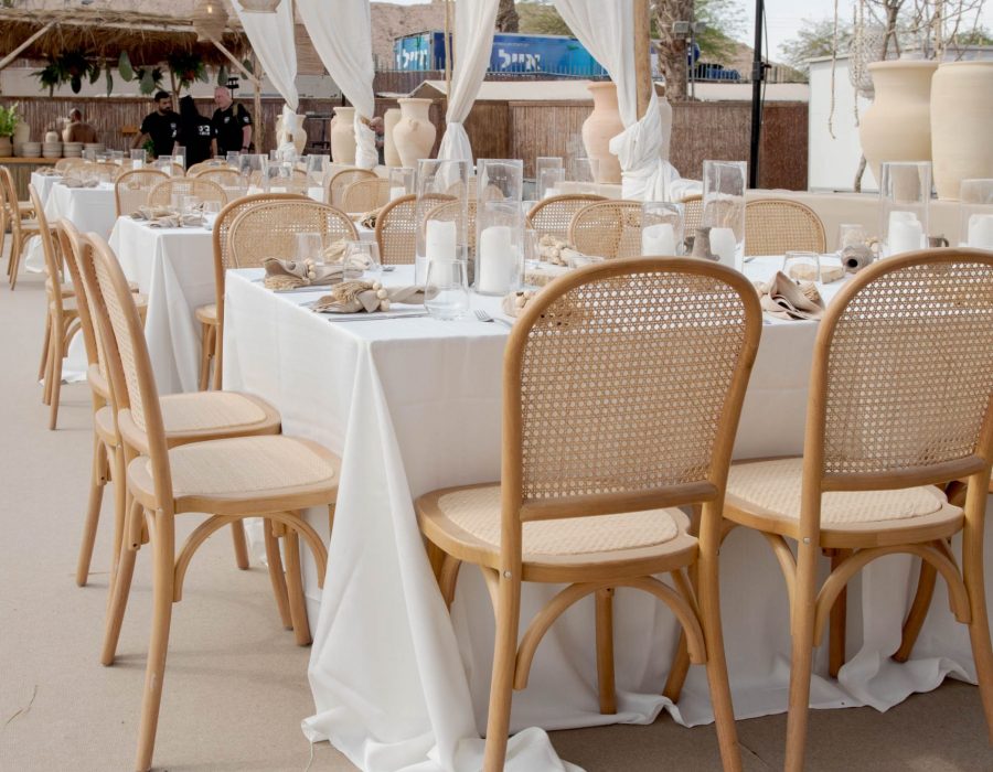 כיסא עץ כפריי